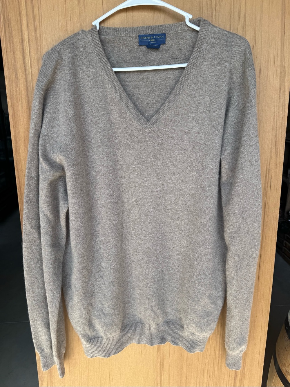 Joseph & Lyman Men's 100% Cashmere V-Neck Sweater in Taupe